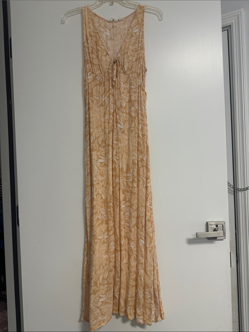 ROXY Sleeveless Floral Tie-Front Maxi Dress in Light Peach, Size S